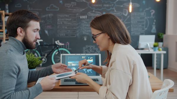 ROI em Marketing Digital: Métricas Essenciais para PMEs